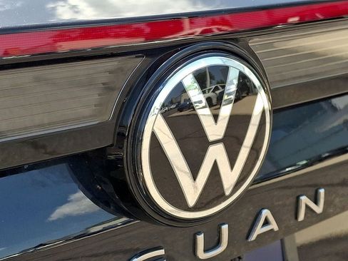 Certified 2025 Volkswagen Tiguan SEL R-Line AWD/4WD image 29