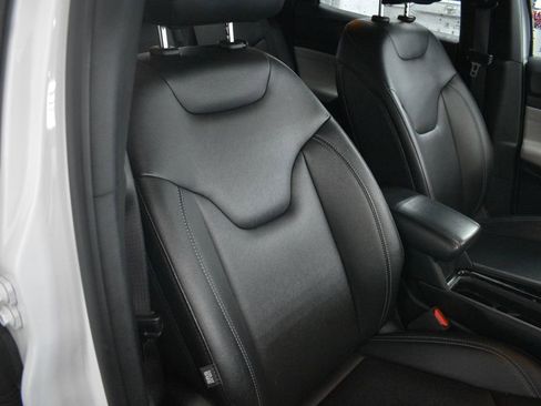 Used 2025 Jeep Compass Limited image 20