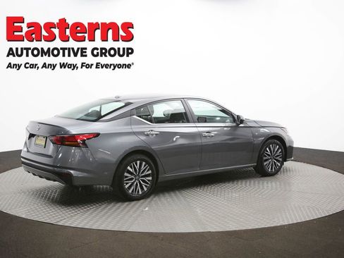 Used 2025 Nissan Altima 2.5 SV image 41