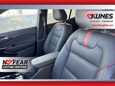 Used 2024 Chevrolet Trax RS w/ Sunroof Package image 24