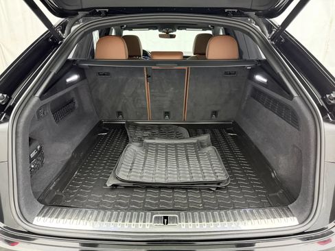 Used 2022 Audi Q8 Prestige AWD/4WD image 52