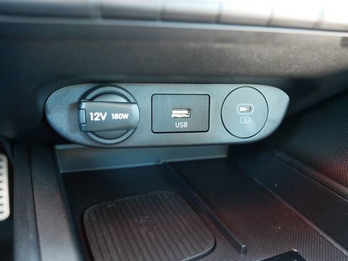 Certified 2025 Hyundai Elantra SEL image 33