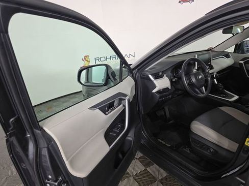 Used 2020 Toyota RAV4 XLE image 17
