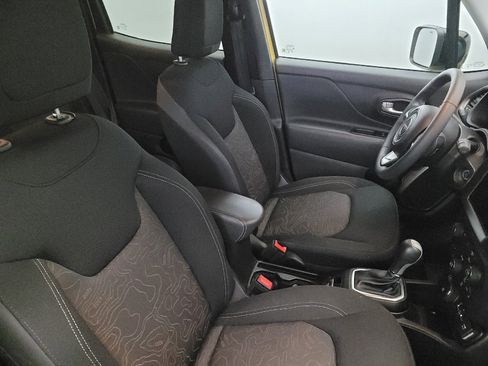 Used 2023 Jeep Renegade Latitude image 21