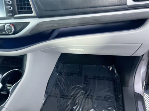 Used 2017 Toyota Highlander Limited FWD image 31