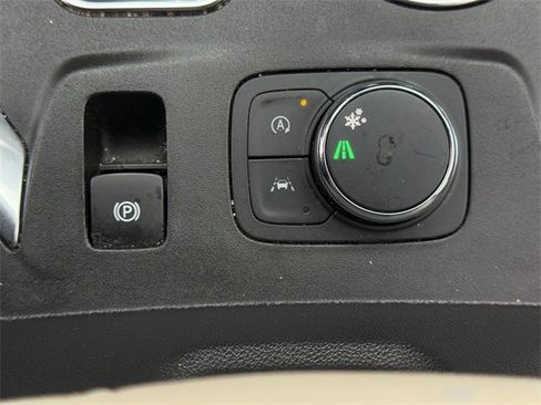 Used 2023 Chevrolet Traverse LS image 20