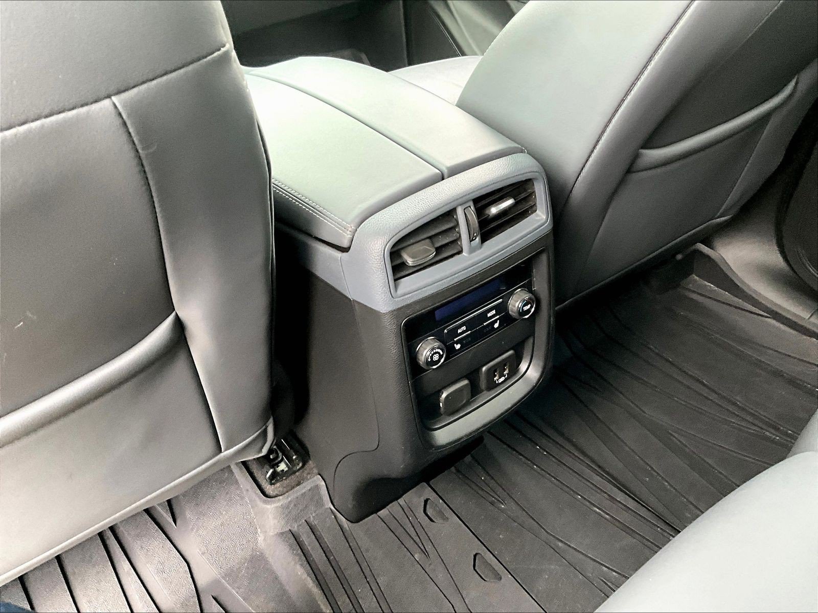 Used 2019 Buick Envision Essence FWD image 10