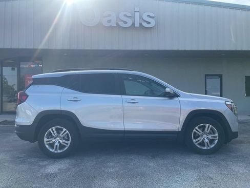 Used 2022 GMC Terrain SLE w/ Driver Convenience Package FWD image 1
