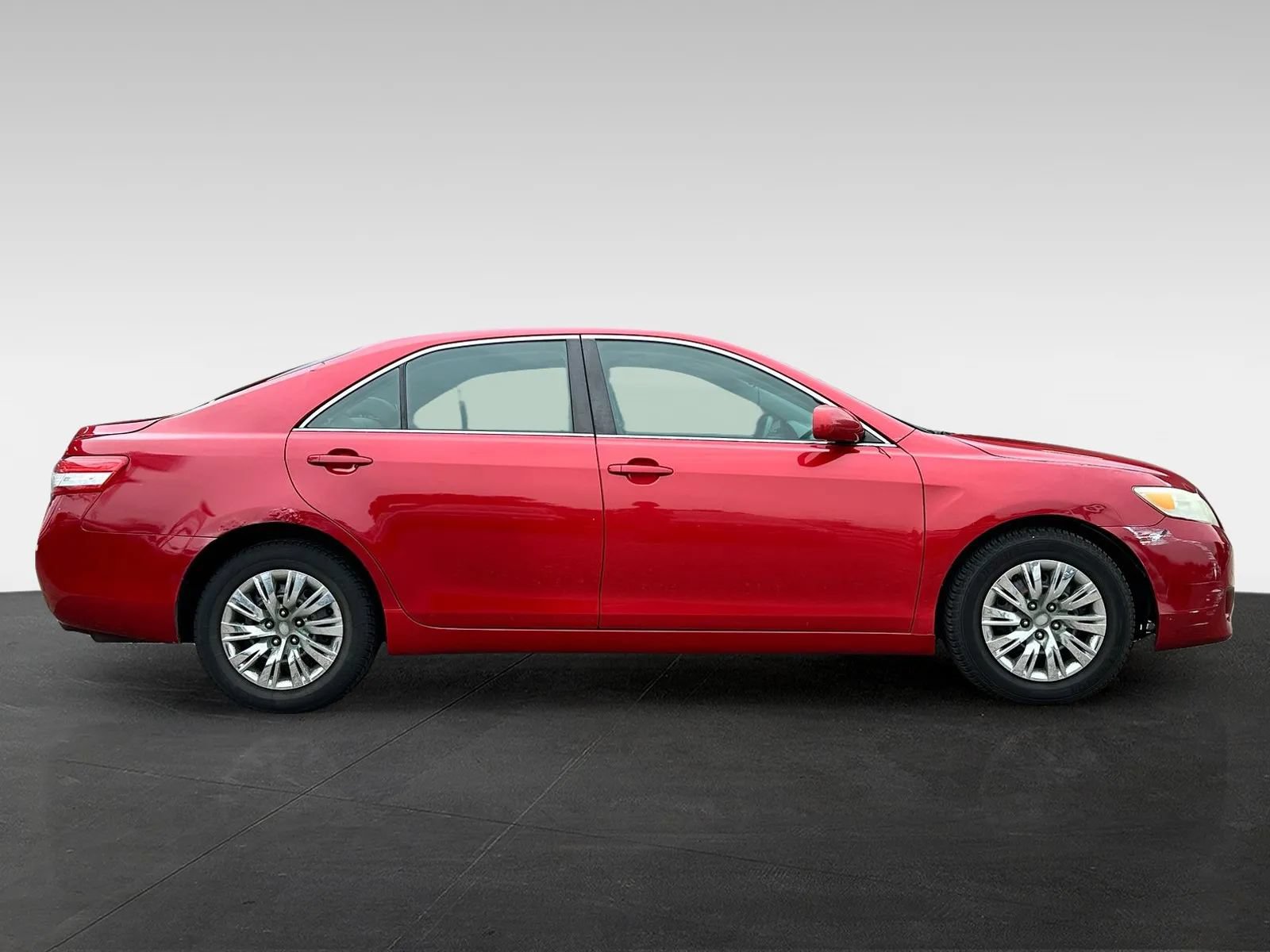 Used 2011 Toyota Camry LE FWD image 8