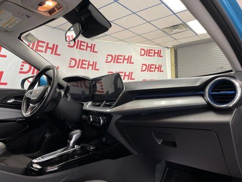 Used 2025 Chevrolet Trax LT w/ LT Convenience Package FWD image 13