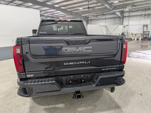 Used 2024 GMC Sierra 2500 Denali Ultimate AWD/4WD image 4