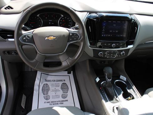 Used 2021 Chevrolet Traverse LT AWD/4WD image 16