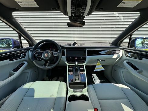 Used 2025 Porsche Macan image 30