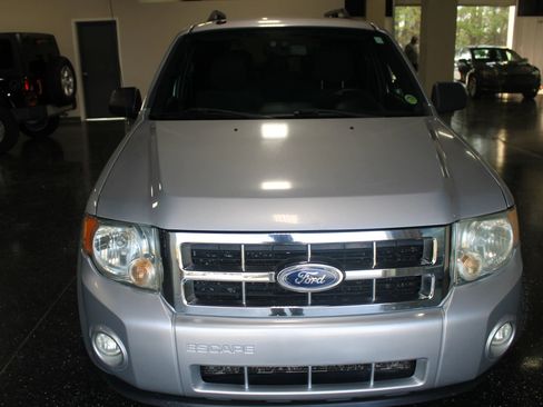 Used 2011 Ford Escape XLT image 5