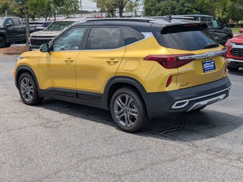 Used 2023 Kia Seltos S w/ Navigation Package FWD image 6