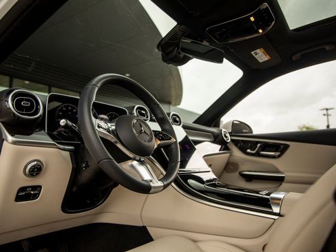 Used 2025 Mercedes-Benz GLC 300 image 22