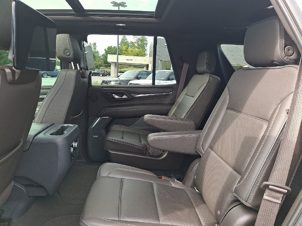 Used 2021 GMC Yukon Denali w/ Denali Ultimate Package AWD/4WD image 10
