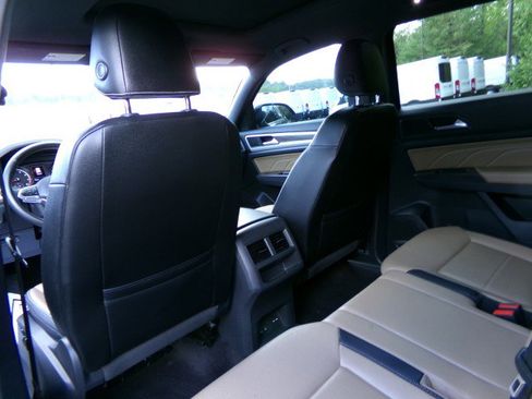 Used 2021 Volkswagen Atlas Cross Sport SE w/ Panoramic Sunroof Package AWD/4WD image 17