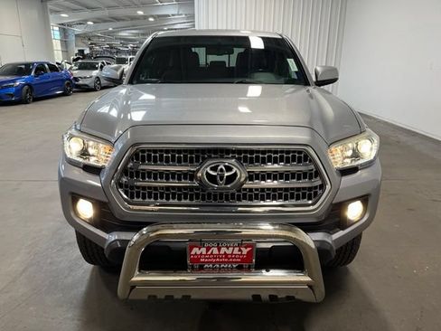 Used 2017 Toyota Tacoma TRD Off-Road AWD/4WD image 8