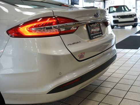 Used 2018 Ford Fusion SE w/ Fusion SE Technology Package FWD image 15