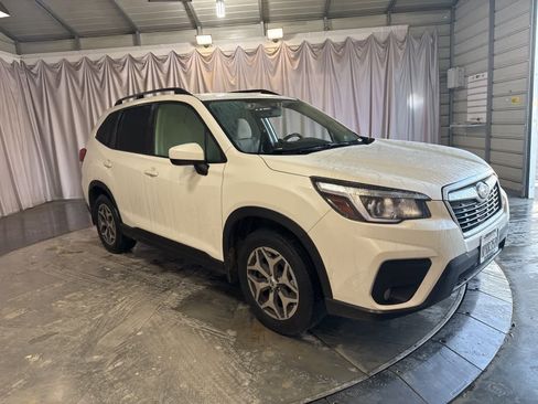 Used 2020 Subaru Forester Premium image 2
