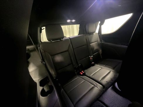 Used 2023 Chevrolet Tahoe Z71 w/ Luxury Package image 17