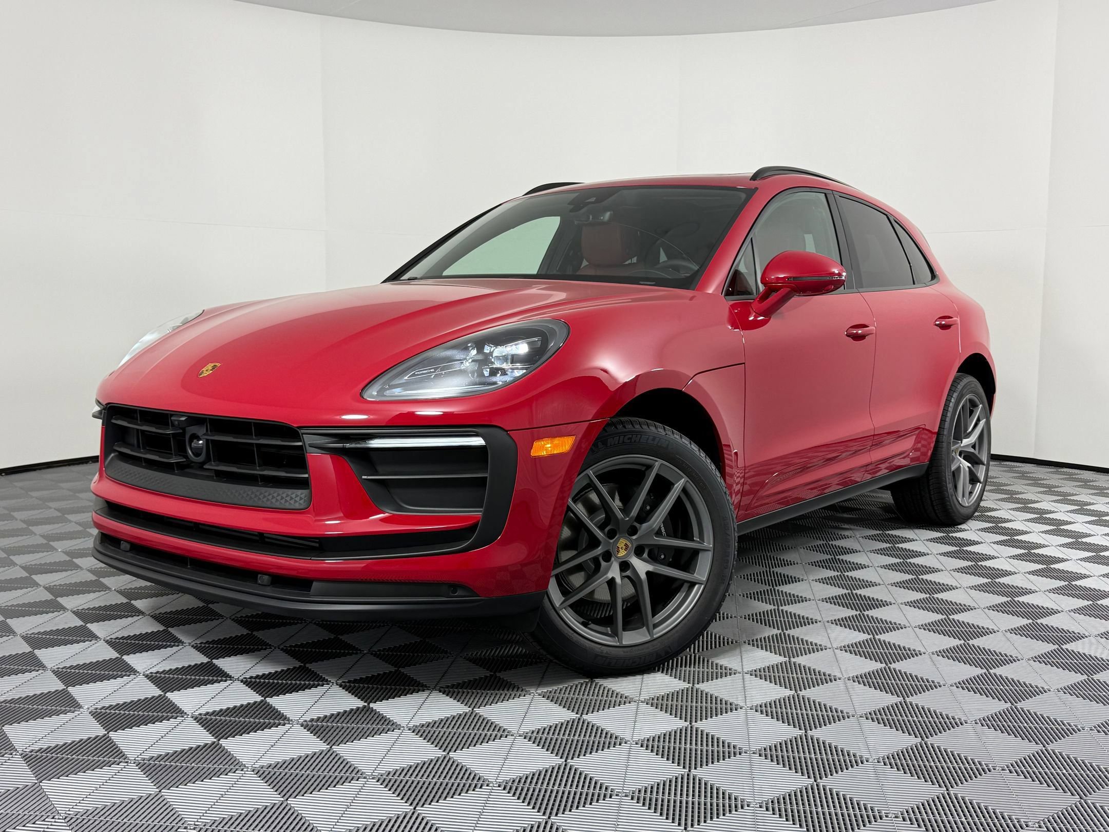 Certified 2026 Porsche Macan AWD/4WD image 1