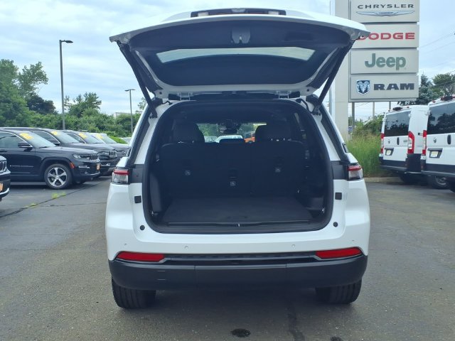 Certified 2023 Jeep Grand Cherokee Altitude AWD/4WD image 7
