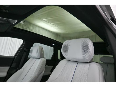Used 2023 Cadillac Lyriq 2WD image 13