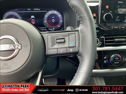 Used 2024 Nissan Pathfinder Platinum AWD/4WD image 12