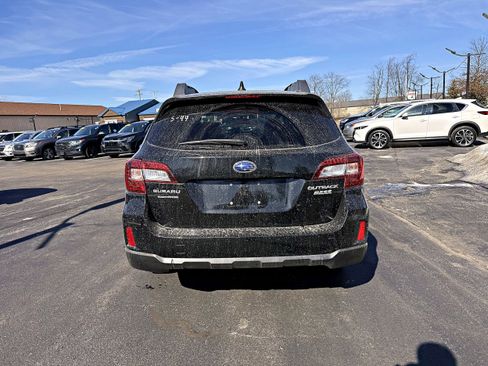 Used 2017 Subaru Outback 2.5i Premium image 8