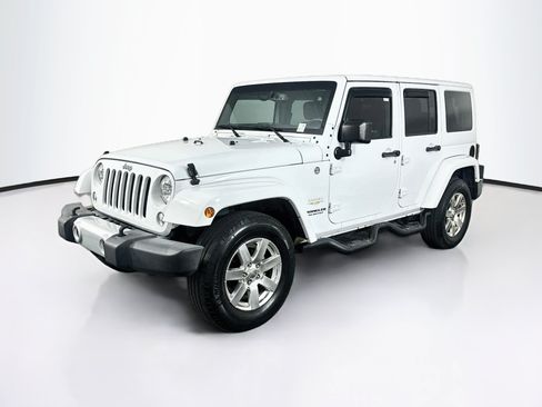 Used 2015 Jeep Wrangler Unlimited Sahara w/ Connectivity Group AWD/4WD image 3