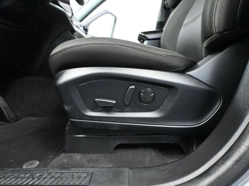 Used 2023 Ford Explorer XLT AWD/4WD image 20
