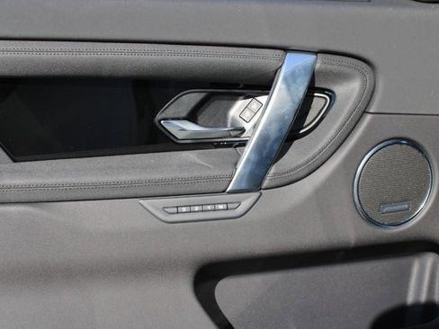 Used 2025 Land Rover Discovery Sport S image 30