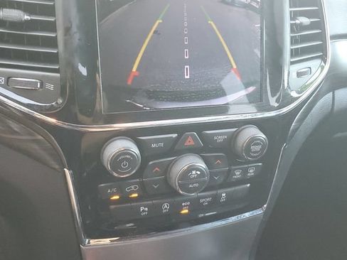 Used 2019 Jeep Grand Cherokee Altitude RWD image 26