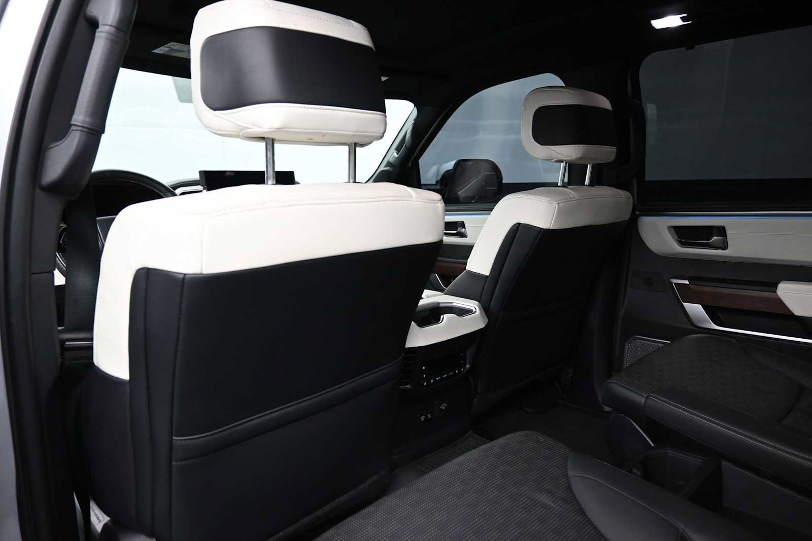 Used 2024 Toyota Sequoia Capstone AWD/4WD image 19