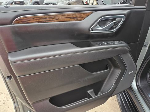 Used 2023 Chevrolet Suburban Premier image 14