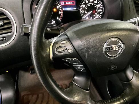 Used 2018 Nissan Pathfinder S image 21