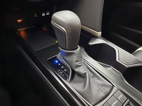 Used 2026 Toyota Camry SE w/ Multimedia Upgrade Package image 19