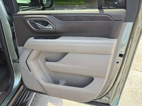 Used 2024 Chevrolet Suburban LT RWD image 16