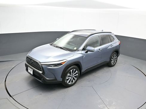 Certified 2023 Toyota Corolla Cross XLE image 34