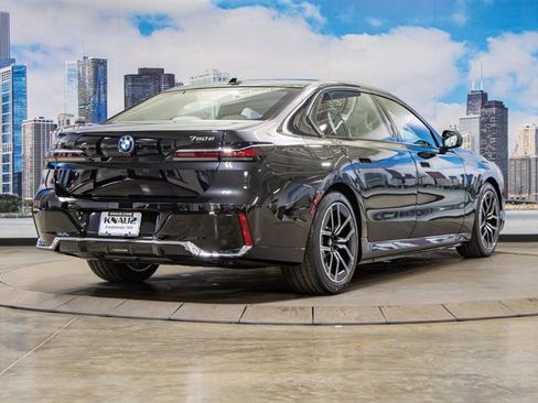 Used 2025 BMW 750e xDrive w/ Premium Package image 8