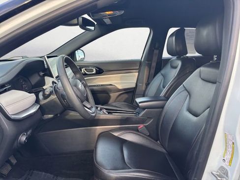 Used 2024 Jeep Compass Limited image 9