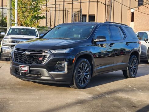 Used 2023 Chevrolet Traverse RS w/ LPO, Cargo Package FWD image 3
