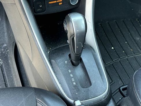 Used 2020 Chevrolet Trax LT w/ LT Convenience Package FWD image 15
