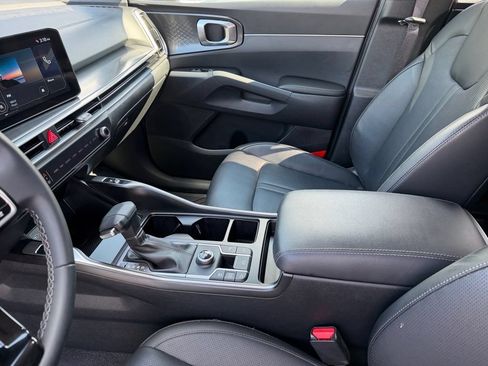 Used 2025 Kia Sorento S w/ Panoramic Sunroof Package FWD image 12