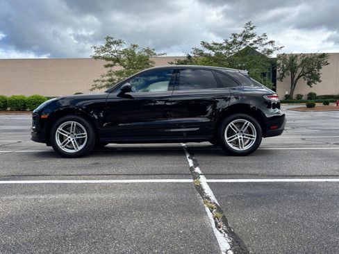 Certified 2024 Porsche Macan image 2