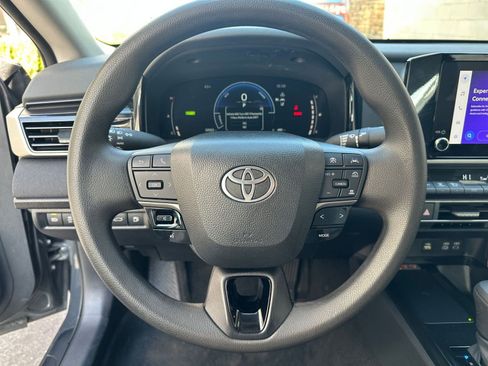 Used 2025 Toyota Camry LE image 27