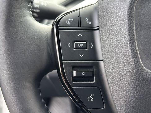 Used 2025 Toyota Prius XLE AWD/4WD image 27