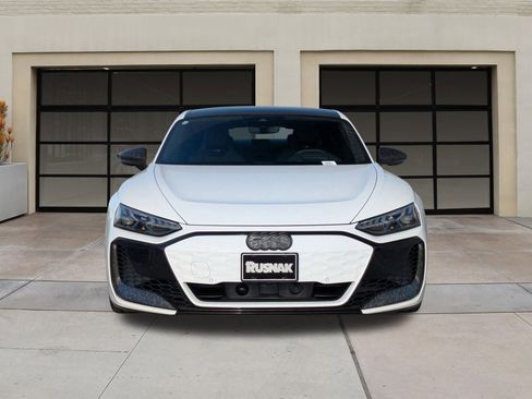 New 2026 Audi RS e-tron GT performance image 2